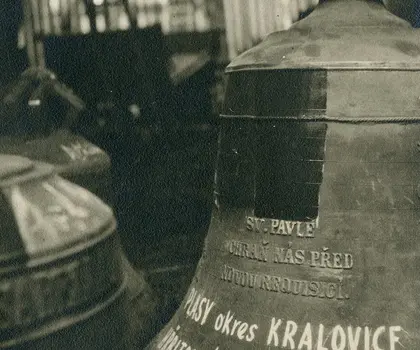 Zvon sv. Pavel po sejmutí z věže.